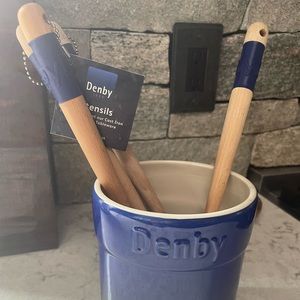 Denby kitchen utensil holder with utensils